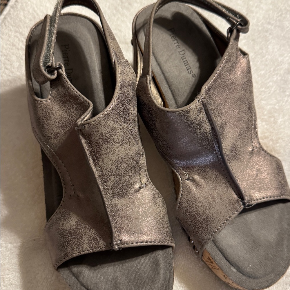 Pierre Dumas Women's Bronze Wedge Sandals